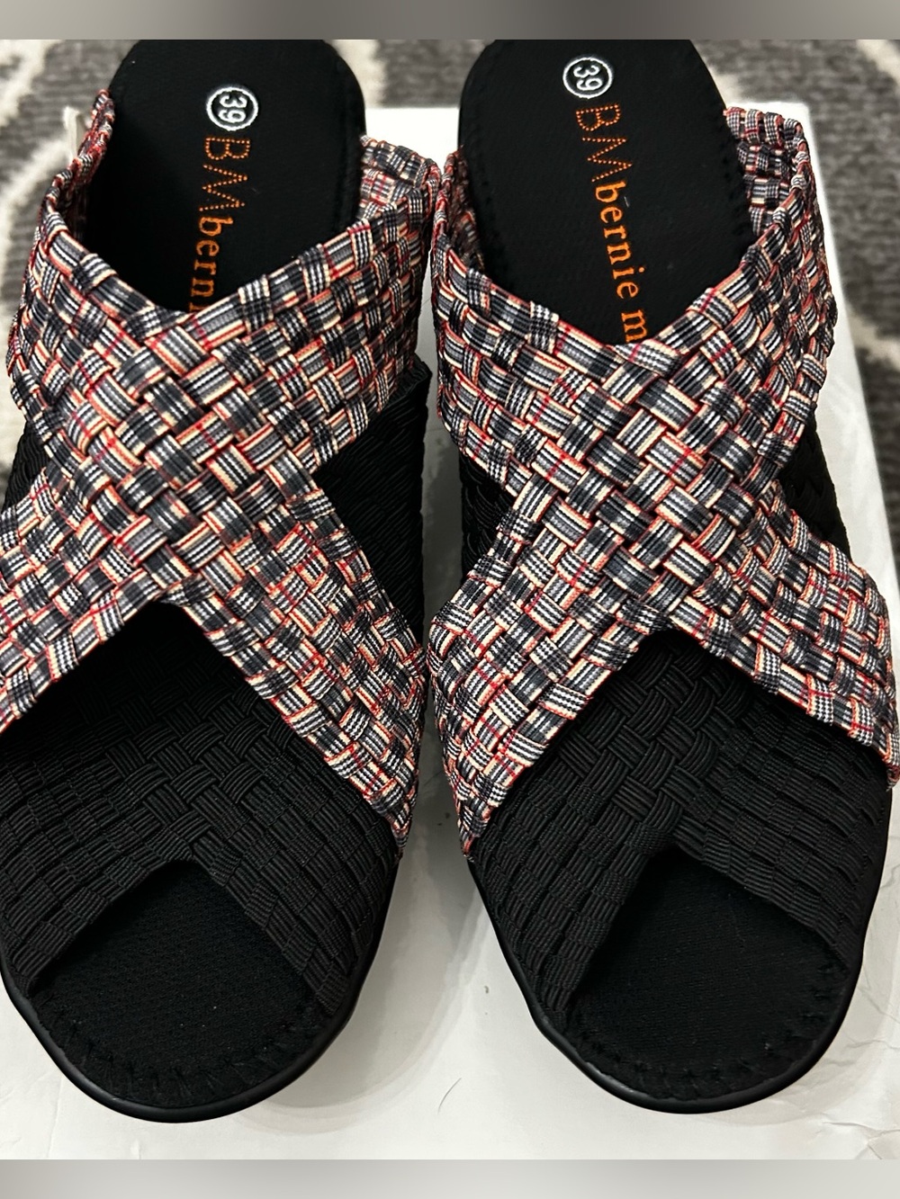 Bernie Mev Women’s Black Multi Color  Woven Slip-On Sandals Size 9